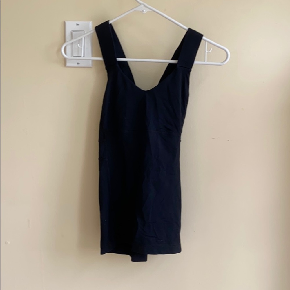 Black adjustable lululemon workout tank